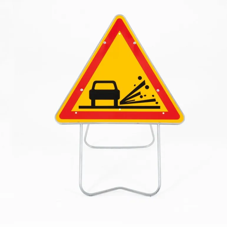 PANNEAU TEMPORAIRE AK22 SUR PIEDS - RISQUE DE  PROJECTION DE GRAVILLONS